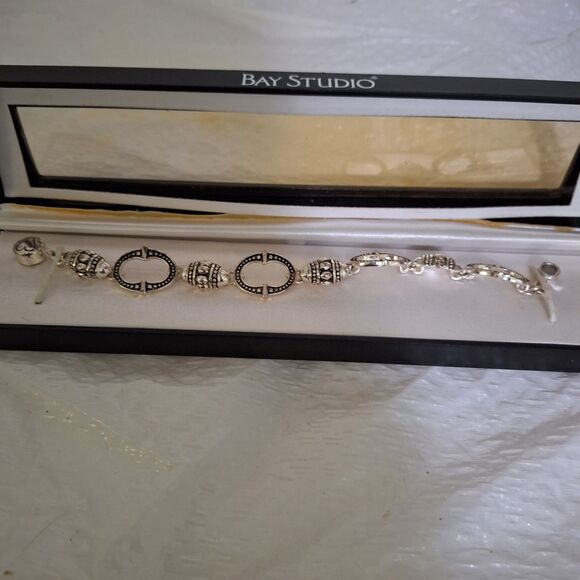 A Bay Studio Women's Bracelet Detailed Silver Tone Magnetic Boho Chic Link Style - Picture 3 of 9